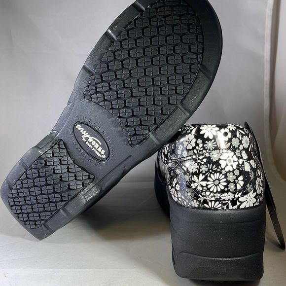 Easy Works women’s Health Care Professional Slip Resistant Shoes - Picture 4 of 4